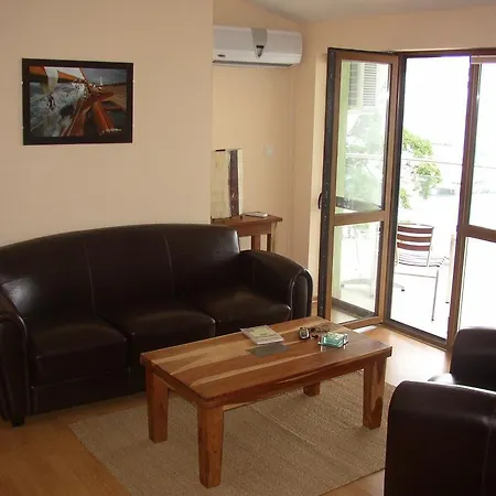 Apartament House *