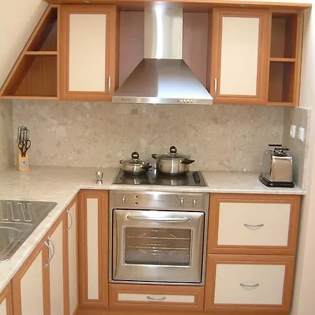 Апартаменти House